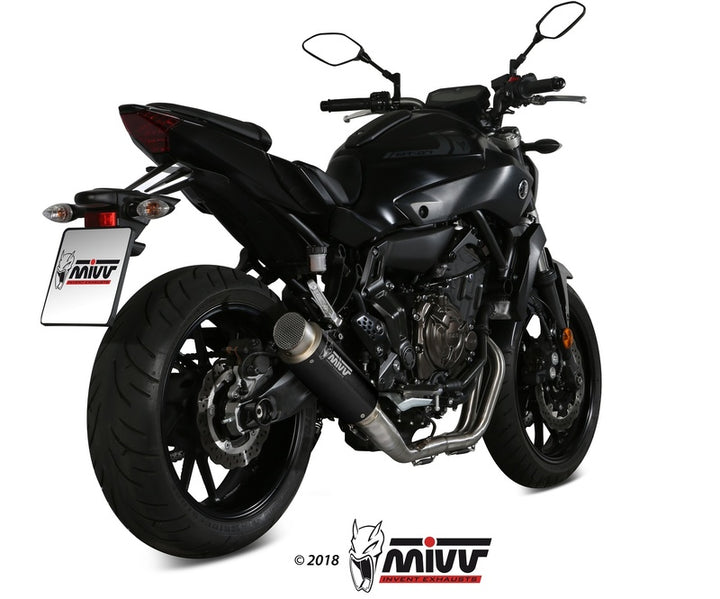 MIVV GP PRO Full Exhaust System installerat på Yamaha MT-07 00.73.Y.045.LXBP, visat bakifrån. Premium avgassystem för fordonstillbehör.