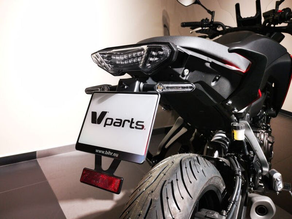 V PARTS Pladeholder Sort - Yamaha MT-07 TRACER/MT-09 TRACER C8-SPY038 