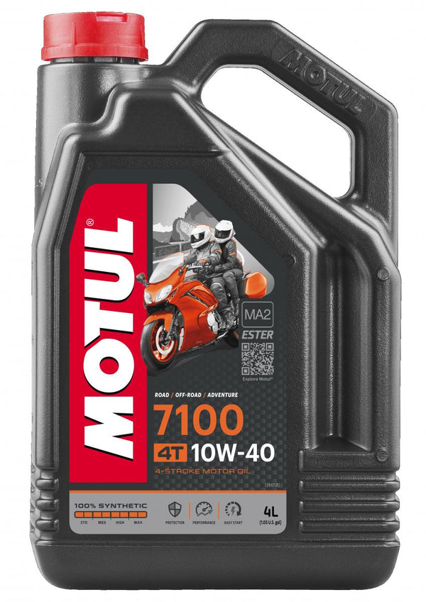 Motul Motorolja 7100 4T 10w-40 4L, helsyntetisk motorolja för motorcyklar, med röd etikett och praktisk bärhandtag.