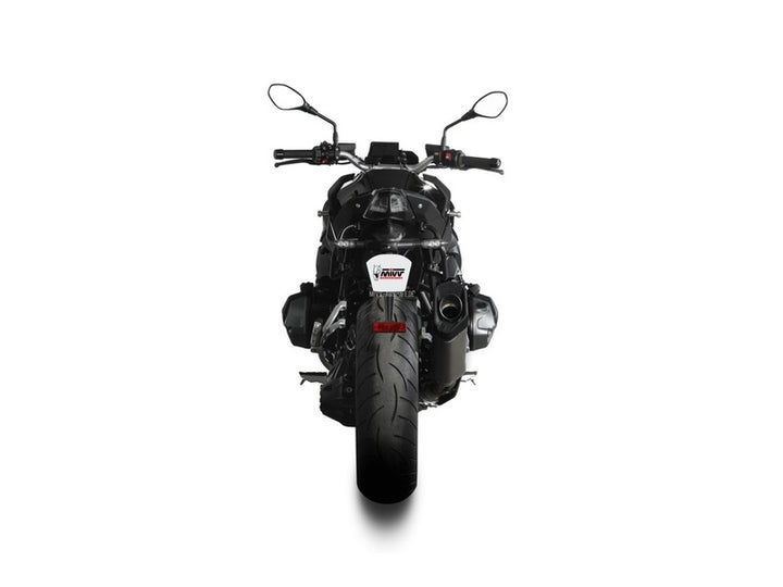 MIVV SR-1 Silencer B.040.LR1TB monterad på motorcykel sedd bakifrån, visar sportig design och exakt passform för fordonstillbehör.