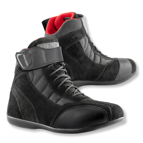 BÜSE Unisex Mc-Skor B56 Svart, skyddande motorcykelskor med robust design och kardborreband. Perfekt för säker och stilren körning.