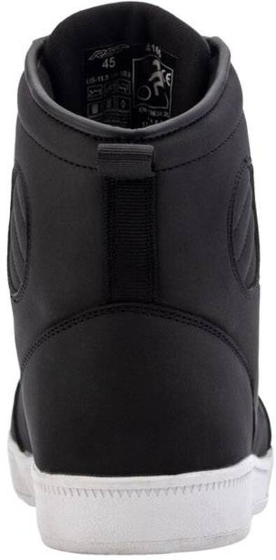 Baksida av RST Dam Mc-Skor Hitop Svart med dragögla och vadderad häl. Praktisk och säker för motorcyklister.